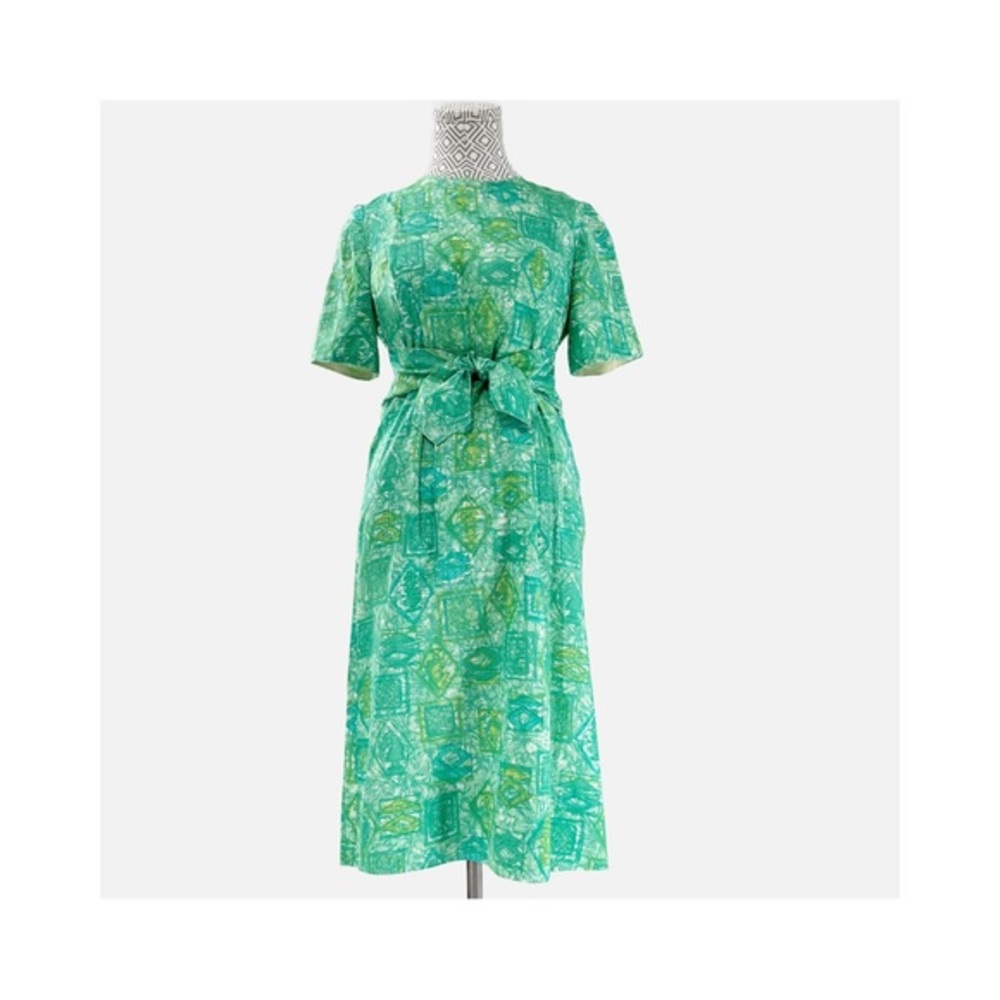 Vintage 1960’s shortsleeved handmade dress in shades of green
